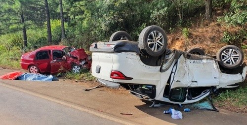 Quatro pessoas morrem após colisão entre veículos no Oeste de SC
