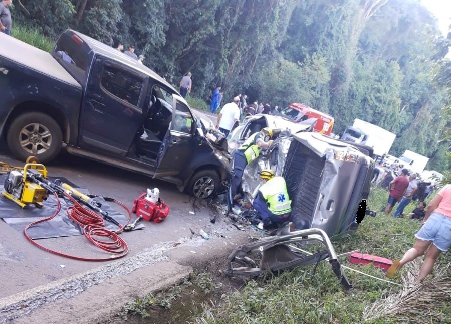 Grave acidente BR-282 em Cunha Porã envolveu pelo menos cinco veículos