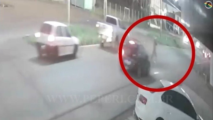 Câmeras registram momento em que idoso é atropelado em São Miguel do Oeste