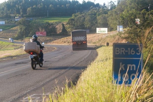Oeste de Santa Catarina tem pior trecho de rodovia do Brasil, aponta estudo