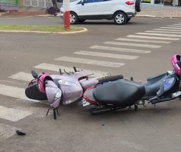 Acidente de trânsito deixa duas mulheres feridas no centro de Cunha Porã