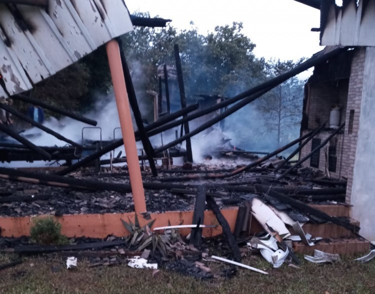 Incêndio destrói residência no interior de Mondaí