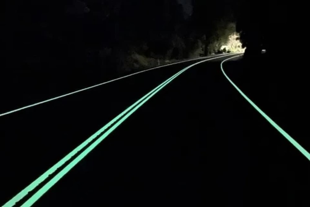 Empresa apresenta tecnologia de pintura em rodovias que brilha no escuro