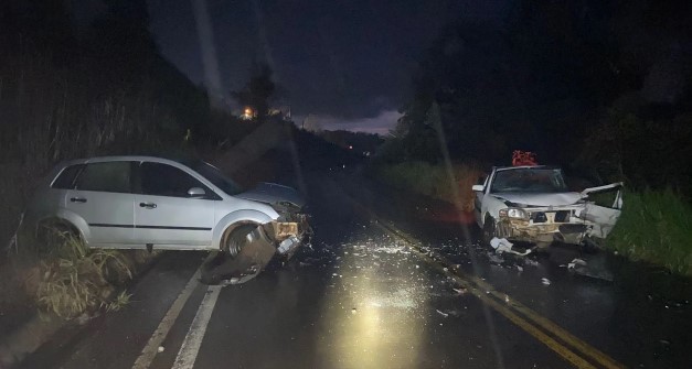 Colisão frontal deixa cinco pessoas feridas na SC 160 em São Carlos