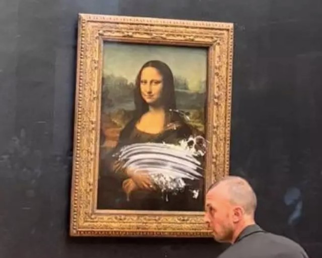 Quadro da Mona Lisa é atacado por visitante