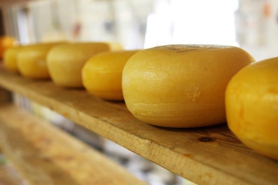 Idoso será indenizado em R$ 10 mil por encontrar pedaço de borracha dentro de queijo no Oeste de SC