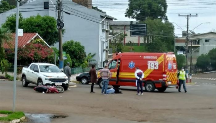Motociclista fica ferida após acidente de trânsito no Centro de Cunha Porã