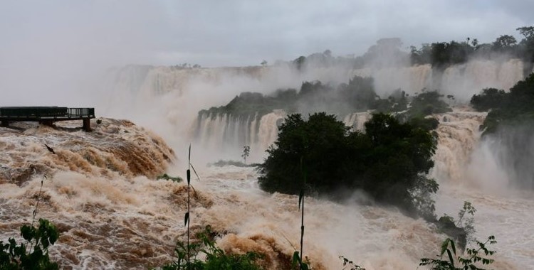 Volume D'água chega a dez milhões de litros por segundo nas Cataratas do Iguaçu