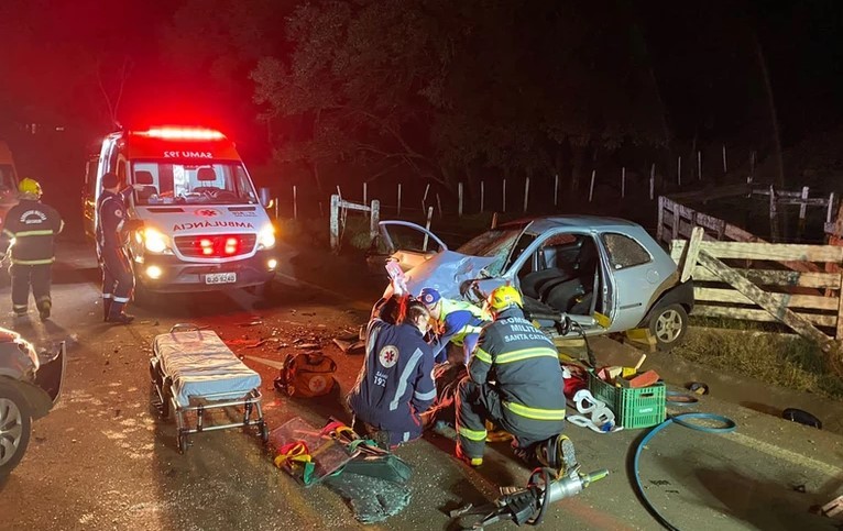 Uma pessoa morre após colisão frontal entre dois veículos na SC-160, em São Carlos