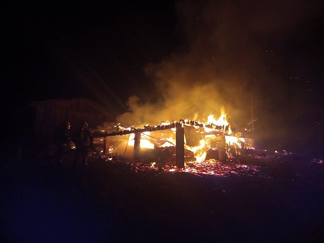 Homem coloca fogo em roupas íntimas de mulher e casa é destruída em incêndio em SC