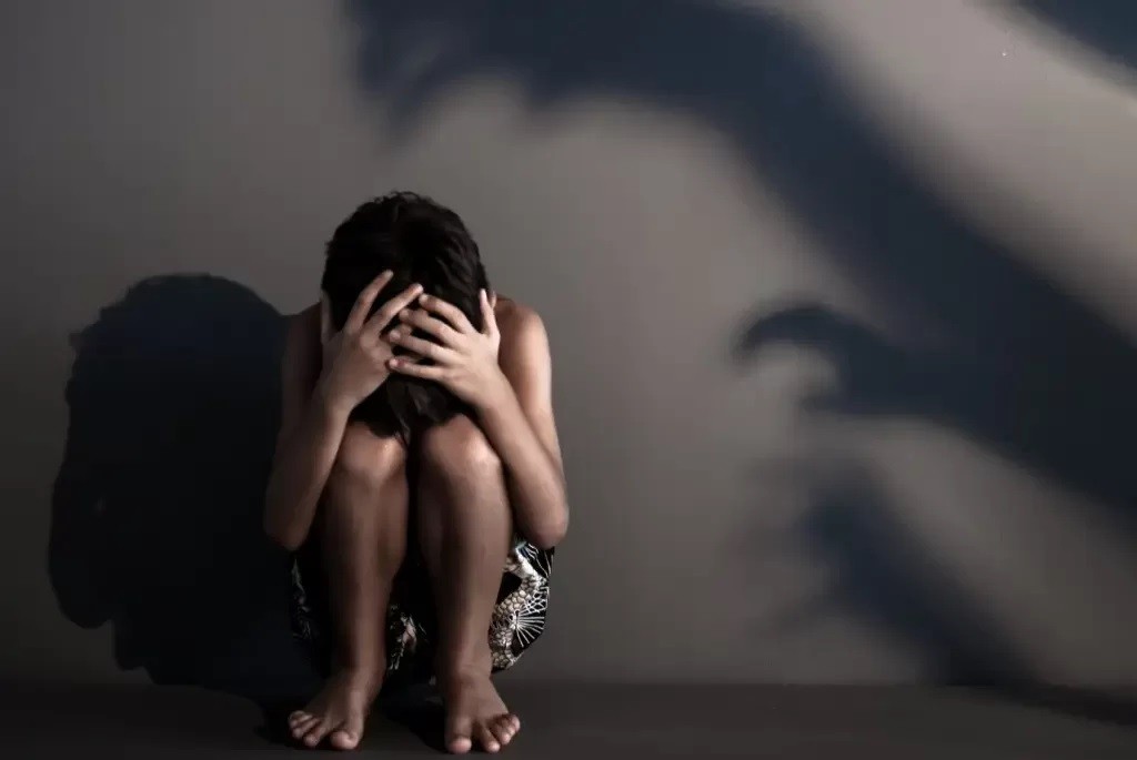 Homem que estuprou filha adotiva por sete anos é condenado em SC