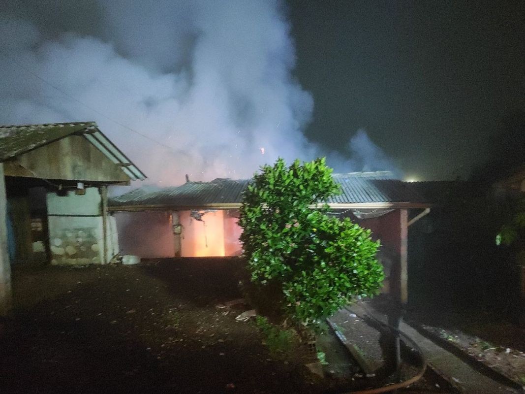 Incêndio atinge casa e deixa um ferido em Águas de Chapecó