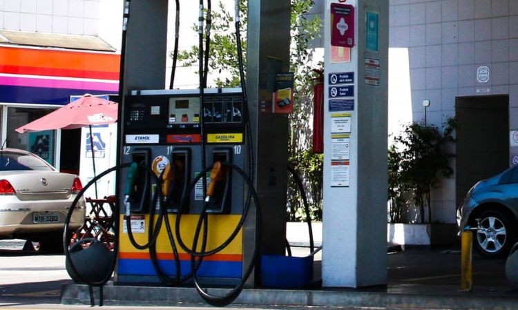 Petrobras anuncia mais uma redução no preço da gasolina