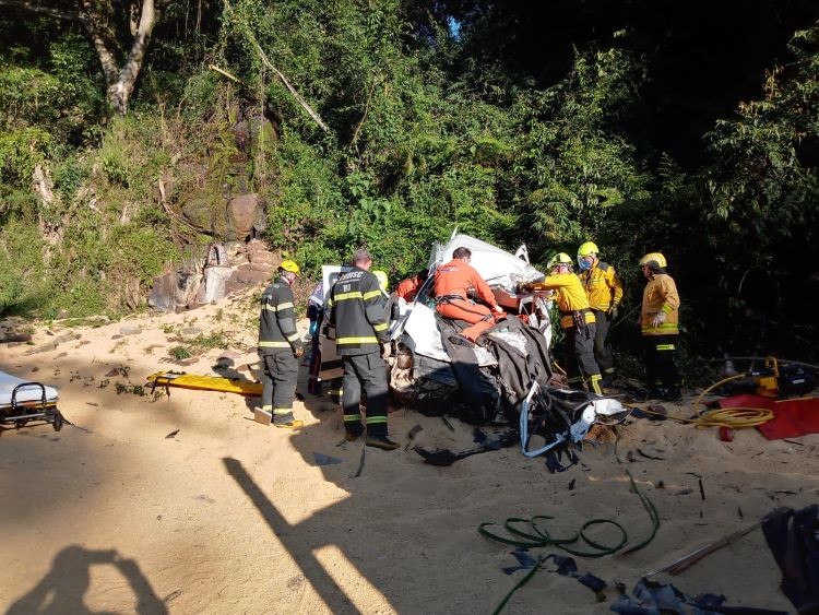 Caminhoneiro morre após tombar carreta sobre dois veículos em Planalto Alegre