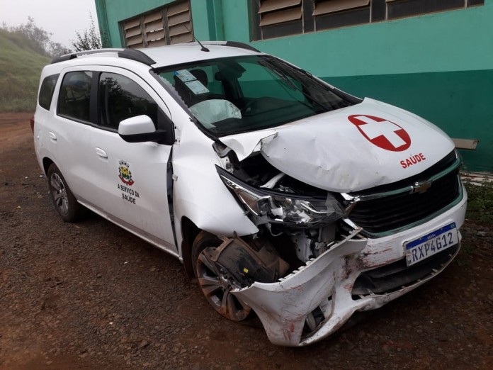 Carro recém comprado pela prefeitura de Ipumirim, é furtado e ladrão se envolve em colisão