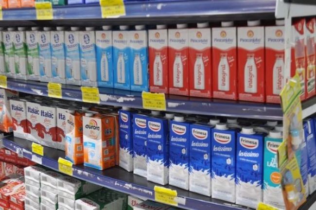 Após ‘competir’ com gasolina, preço do leite em SC deve começar a cair