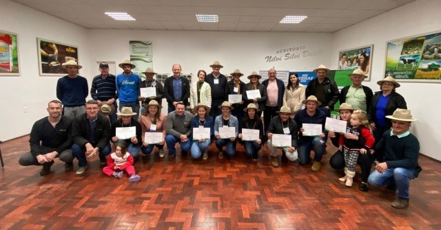 Dez famílias de Cunha Porã concluem o Propriedade Sustentável 