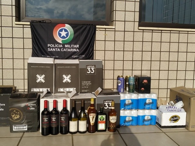 Polícia Militar apreende mais de 500 garrafas de vinho na Fronteira