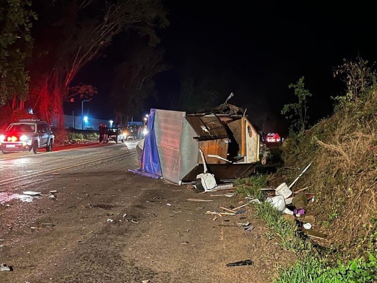 Motorista foge após acidente com reboque na BR-282 em Cunha Porã