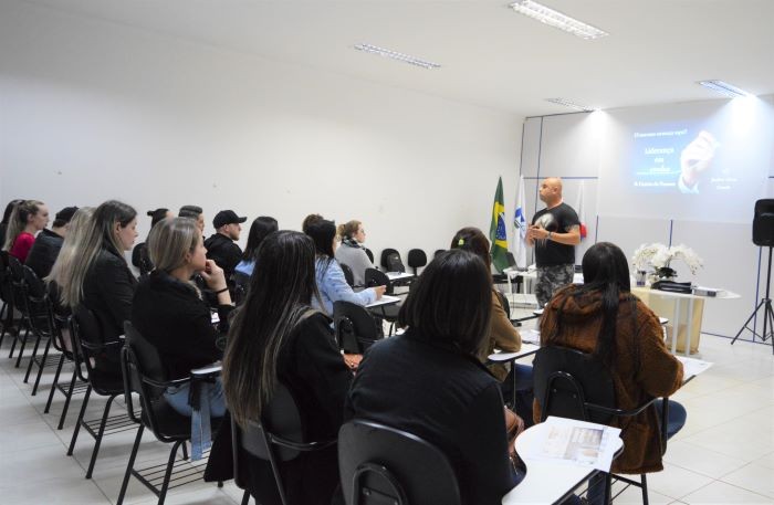 CPO Educacional e Unifacvest promovem palestra sobre liderança em vendas, em Cunha Porã
