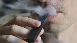 Cigarro eletrônico: Governo dá 48h para empresas pararem de vender produto, que é proibido
