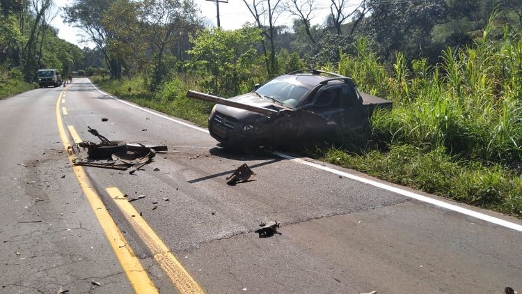 Colisão entre carro e caminhão na SC 160 em Saudades deixa condutor ferido