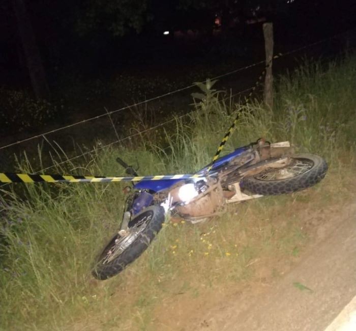 Motociclista colide em animal e sofre lesões graves em Anchieta