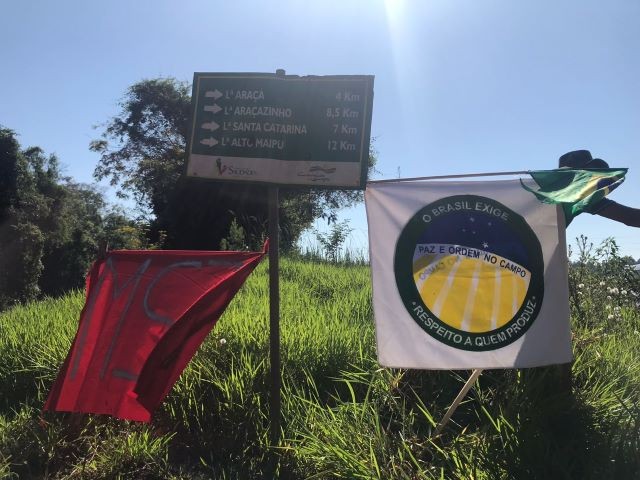 Agricultores manifestam preocupação após bandeira do MST aparecer em área de conflito no interior de Saudades