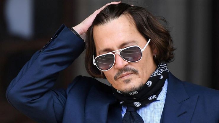 Aposentada que pensou estar namorando Johnny Depp caiu em golpe e perde R$ 208 mil