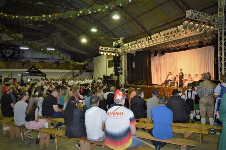 25ª edição do KerbFest em Cunha Porã teve início e trouxe diversas apresentações culturais