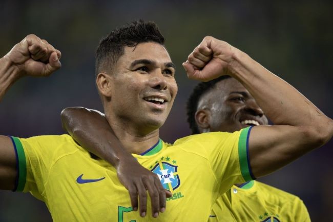 Brasil vence Suíça com direito a golaço de Casemiro e carimba vaga na próxima fase