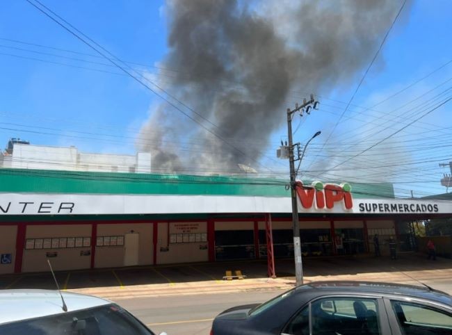 Incêndio atinge supermercado do Oeste de SC