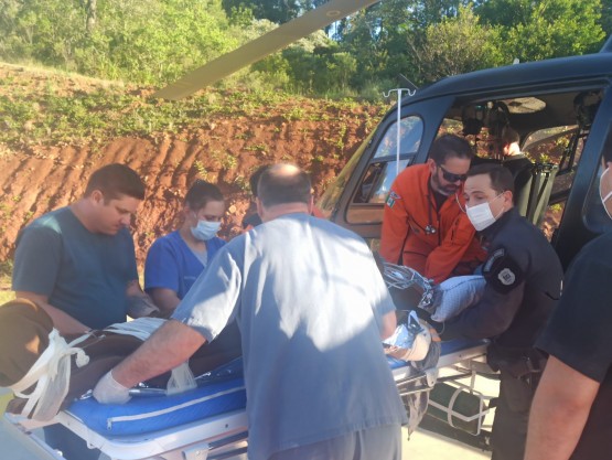Homem é encaminhado a hospital de Chapecó após explosão de dinamite