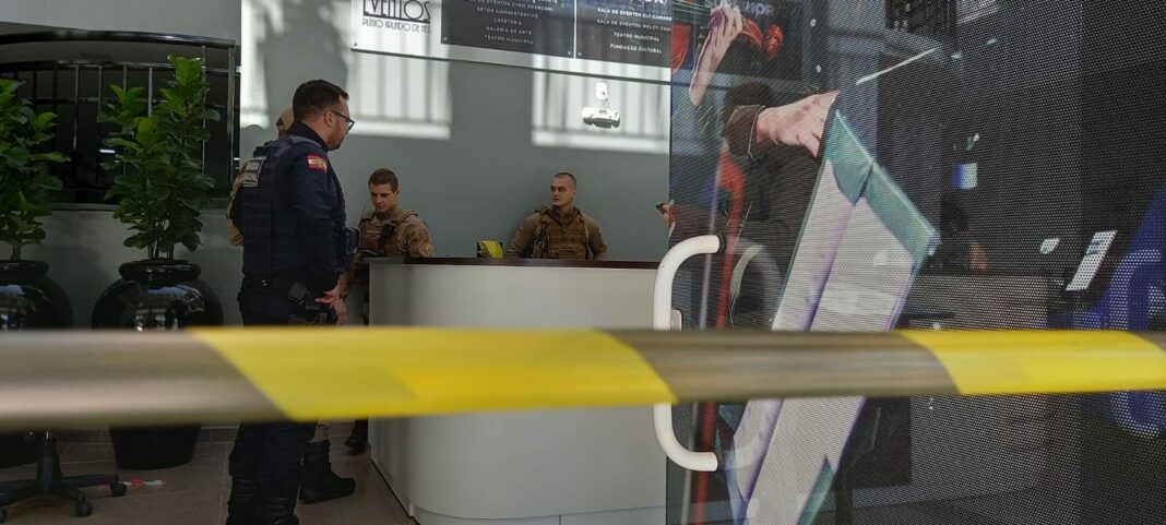 Duas pessoas morrem baleadas em frente ao Centro de Eventos em Chapecó