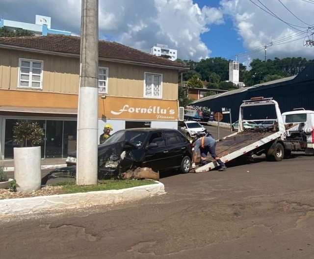 Acidente de Trânsito é registrado no centro de Maravilha