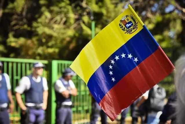 Brasil envia missão à Venezuela para iniciar reabertura de embaixada
