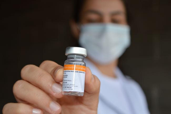 Brasil começará a aplicar vacina bivalente contra covid-19 em fevereiro