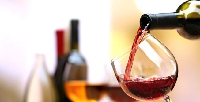 Consumo moderado de vinho remodela flora intestinal e beneficia coração, diz estudo