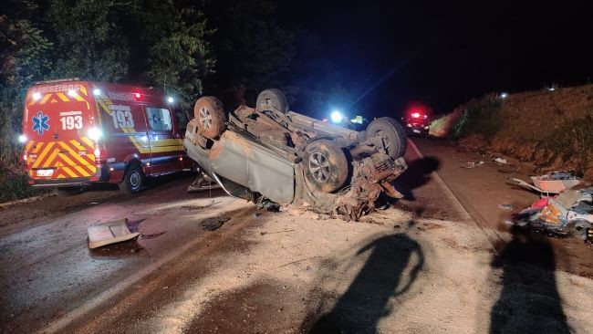 Motorista perde controle e capota veículo na BR-158, em Cunha Porã