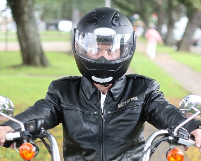 Atenção, pilotos! Novas normas de capacete para motos!