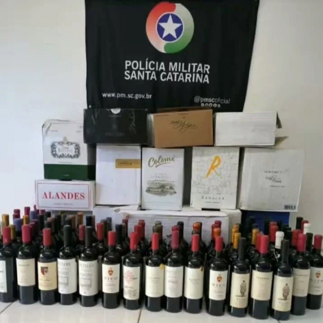Carregamento de vinho é apreendido pela Polícia Militar em Maravilha