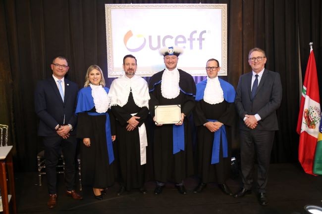 Deputado Mauro De Nadal recebe o título de Doutor Honoris Causa da Uceff