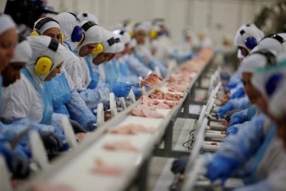 China retira suspensão de exportações de dois frigoríficos brasileiros
