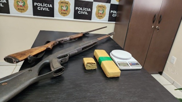 Homem é preso por porte ilegal de arma de fogo e tráfico de drogas em Flor do Sertão