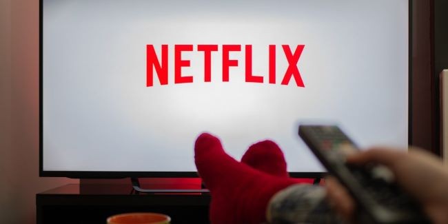 Netflix anuncia cobrança extra por compartilhamento de senhas no Brasil