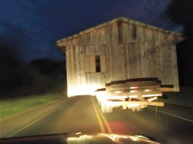 Casa levada por caminhão em rodovia do Oeste de SC vira caso de polícia