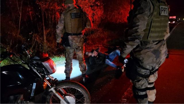 Argentinos sofrem acidente na BR 282 logo após furtarem motocicleta