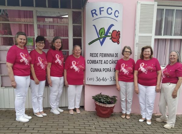 Rede Feminina de Combate ao Câncer de Cunha Porã participa do Dia do Cooperativismo na Praça da Bandeira