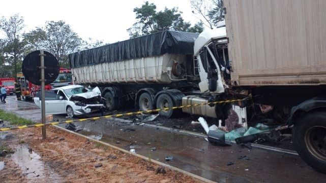 Engavetamento entre sete veículos é registrado em rodovia de Santa Catarina 