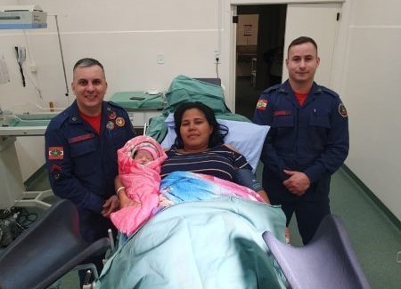 Mãe dá à luz dentro de ambulância do Corpo de Bombeiros em Pinhalzinho